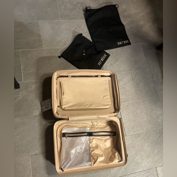 Beis Beige CarryOn Roller - Picture 3 of 16